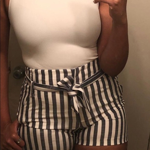 New York & Company High-Waisted Striped Shorts — Size 6 ✨ (only worn once) - Picture 4 of 10